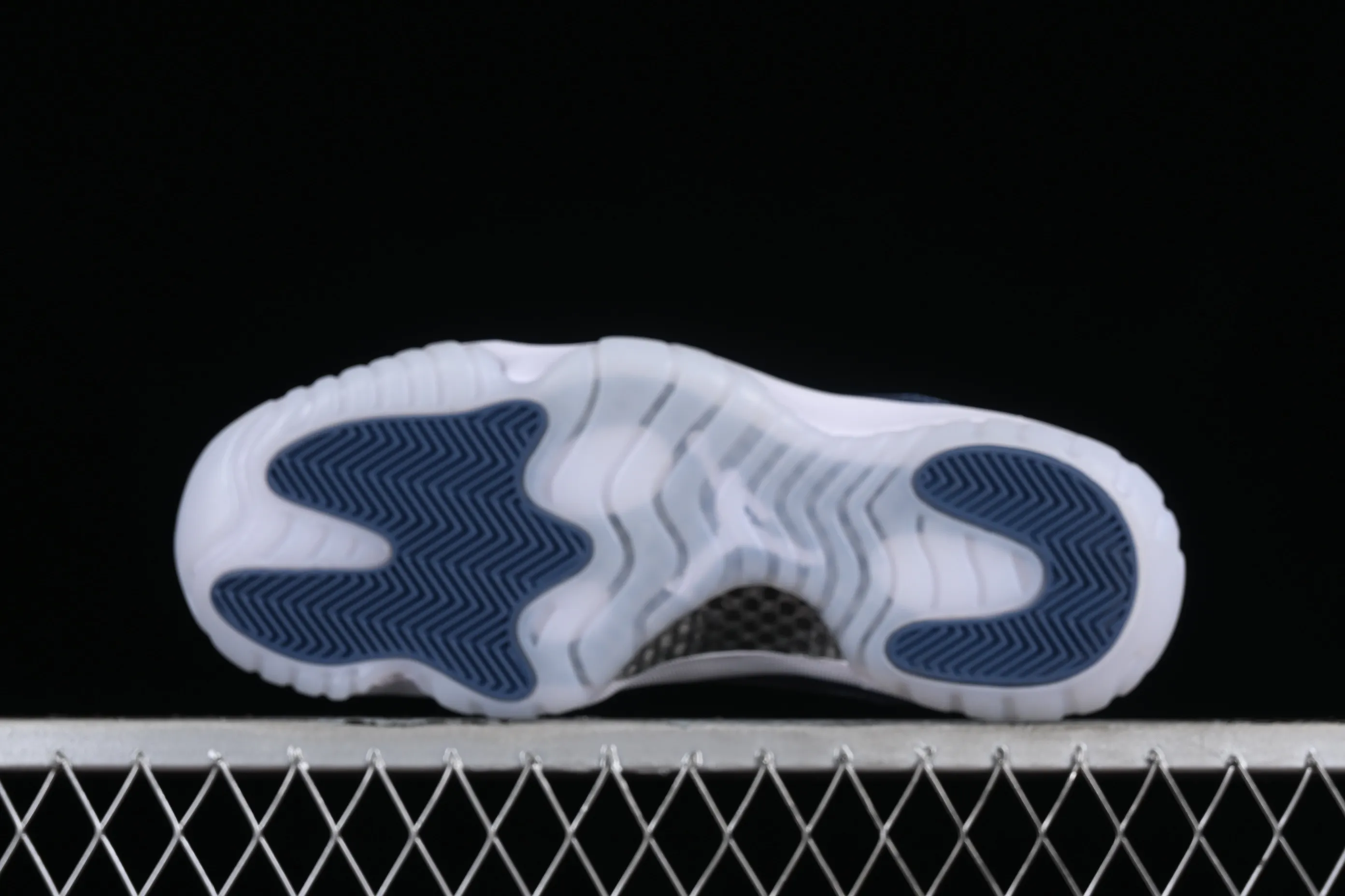 All categories Air Jordan Jordan series basketball shoes Air Jordan 11 F version Air Jordan 11 Low "Diffused Blue" AJ11 Joe 11 navy blue genuine carbon FV5104-104